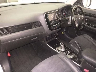 Mitsubishi OUTLANDER PHEV