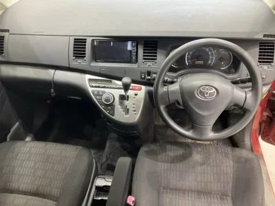 Toyota ISIS