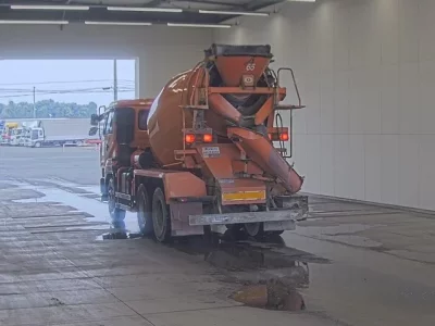 Nissan TRUCK