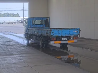 Nissan TRUCK