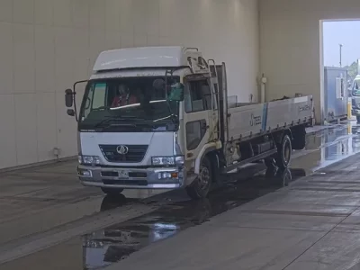 Nissan TRUCK