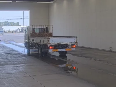 Nissan TRUCK