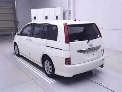 Toyota ISIS