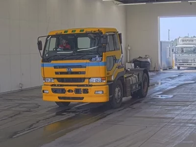 Nissan TRUCK