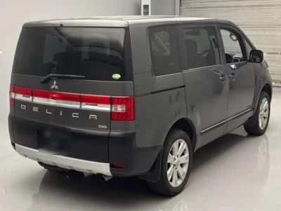 Mitsubishi DELICA D5