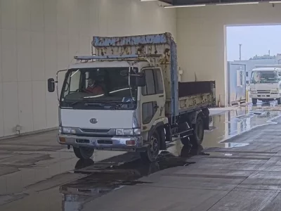 Nissan TRUCK