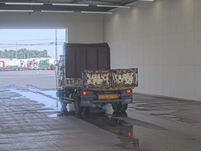 Nissan TRUCK