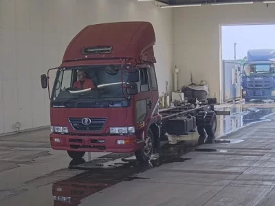 Nissan TRUCK