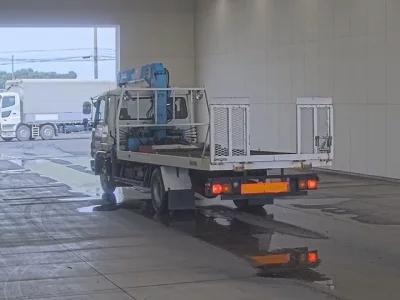 Nissan TRUCK