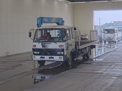 Nissan TRUCK