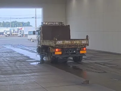 Nissan TRUCK