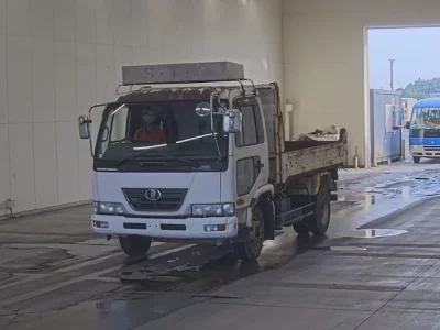 Nissan TRUCK
