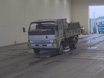 Nissan TRUCK