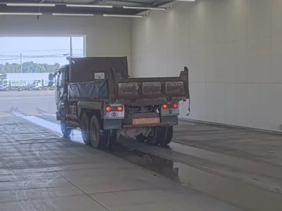 Nissan TRUCK
