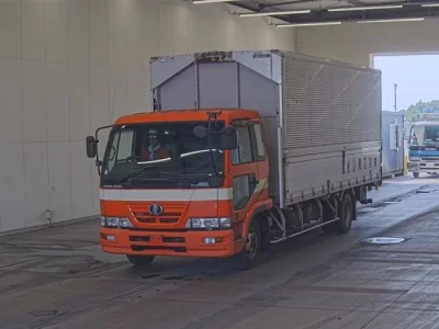 Nissan TRUCK