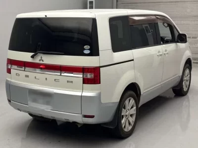 Mitsubishi DELICA D5