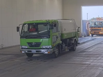 Nissan TRUCK