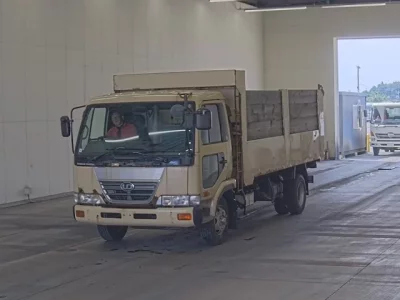 Nissan TRUCK