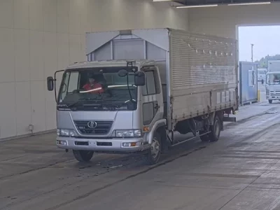 Nissan TRUCK