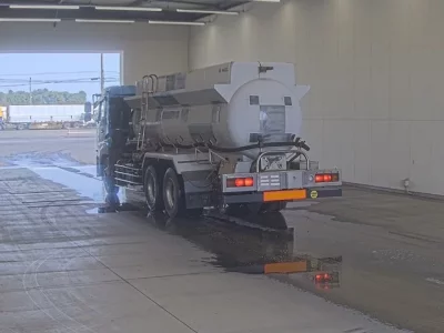 Nissan TRUCK
