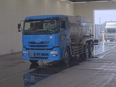 Nissan TRUCK