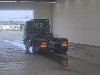 Nissan TRUCK