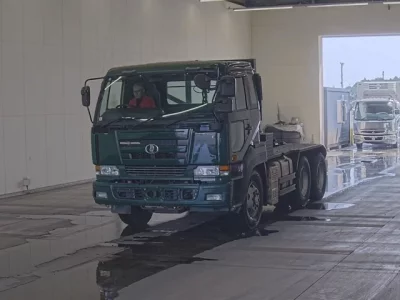 Nissan TRUCK