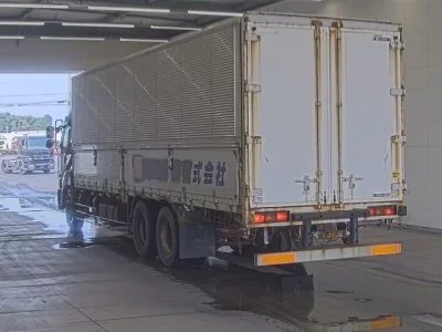 Nissan TRUCK
