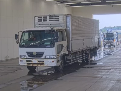 Nissan TRUCK