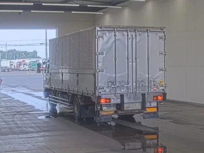 Nissan TRUCK