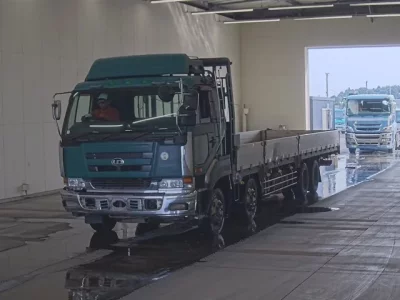 Nissan TRUCK