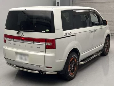 Mitsubishi DELICA D5