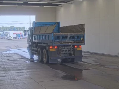Nissan TRUCK