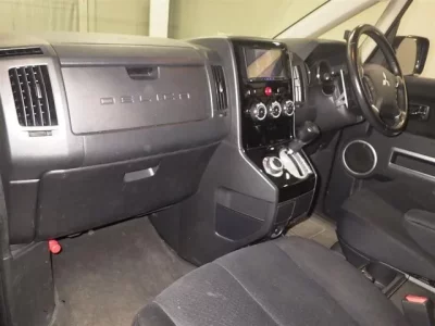 Mitsubishi DELICA D5