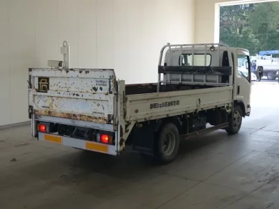 Nissan TRUCK