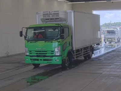 Isuzu TRUCK