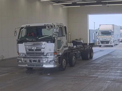 Nissan TRUCK