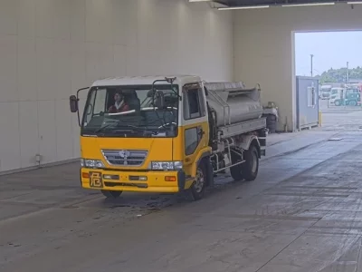 Nissan TRUCK