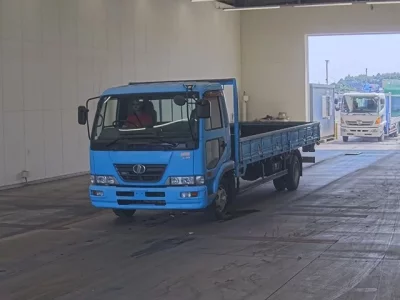 Nissan TRUCK