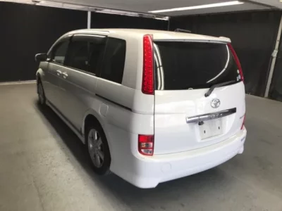 Toyota ISIS