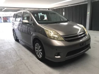 Toyota ISIS