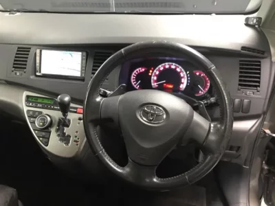 Toyota ISIS