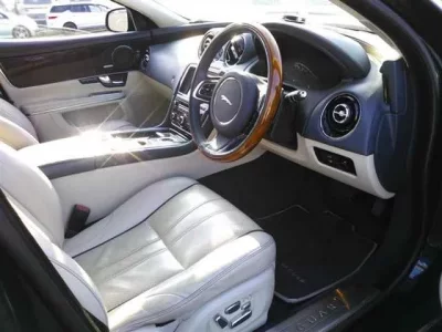 Jaguar XJ SERIES