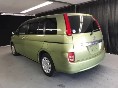 Toyota ISIS