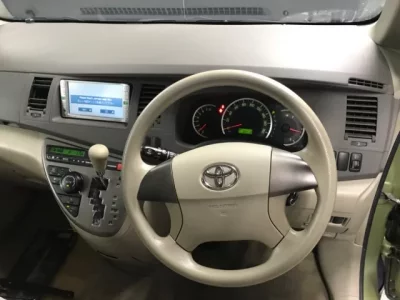 Toyota ISIS