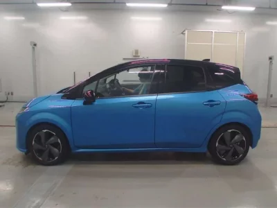 Nissan AURA