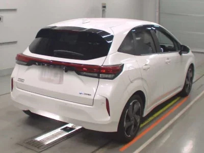 Nissan AURA