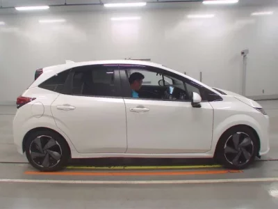 Nissan AURA