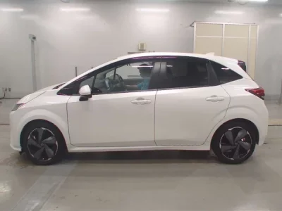 Nissan AURA
