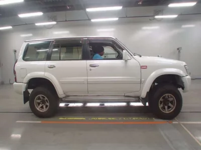 Nissan SAFARI